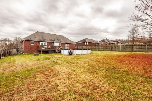 446 Robins Trl, Westmoreland, TN 37186