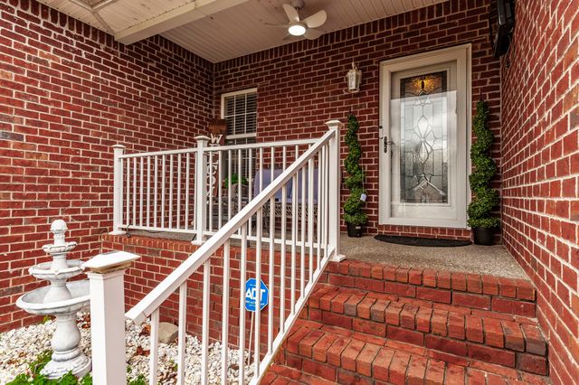 446 Robins Trl, Westmoreland, TN 37186