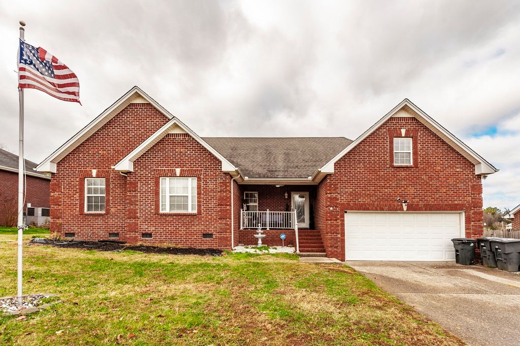 446 Robins Trl, Westmoreland, TN 37186