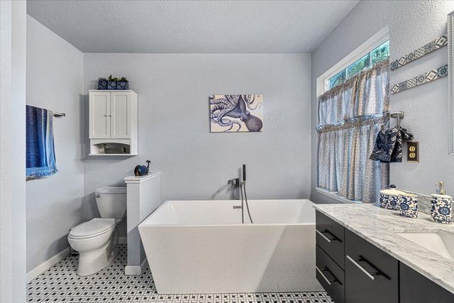 1096 Diamond Drive, Arcata, CA 95521