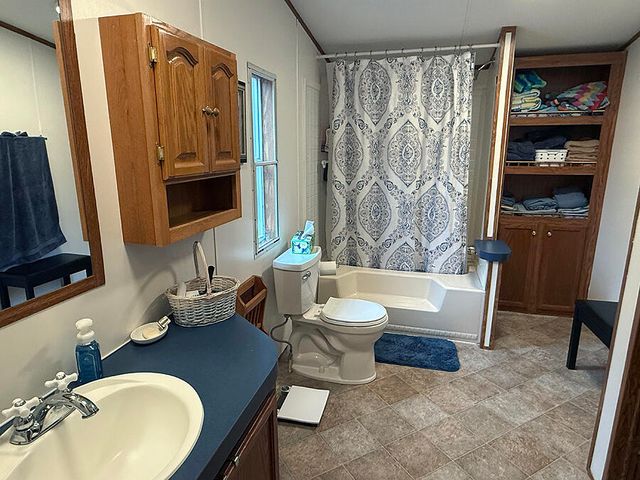 65 S Lake Drive, Burnside, KY 42519