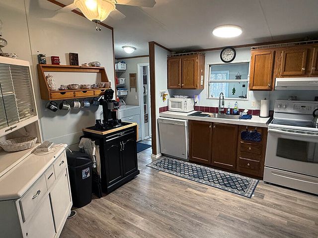 65 S Lake Drive, Burnside, KY 42519