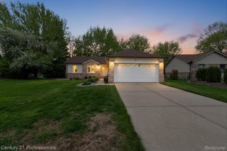 134 Foxboro Drive, Rochester Hills, MI 48309