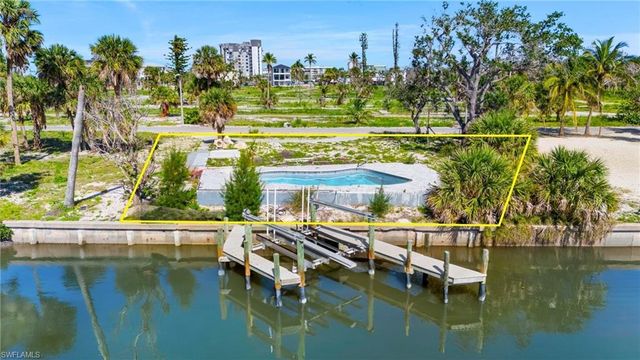 180 Donora BLVD, Fort Myers Beach, FL 33931