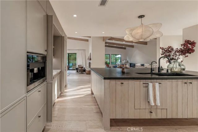 18837 Paseo Nuevo, Tarzana, CA 91356