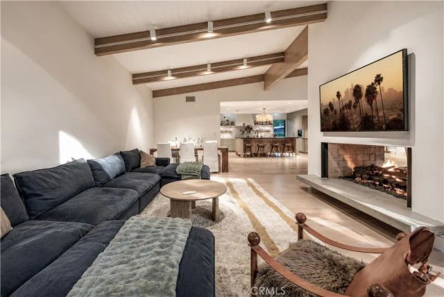 18837 Paseo Nuevo, Tarzana, CA 91356