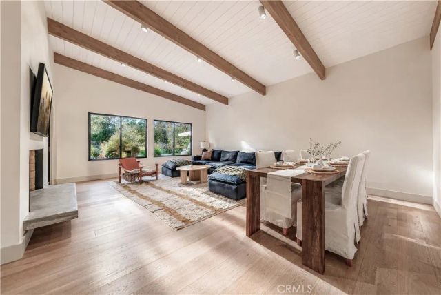 18837 Paseo Nuevo, Tarzana, CA 91356