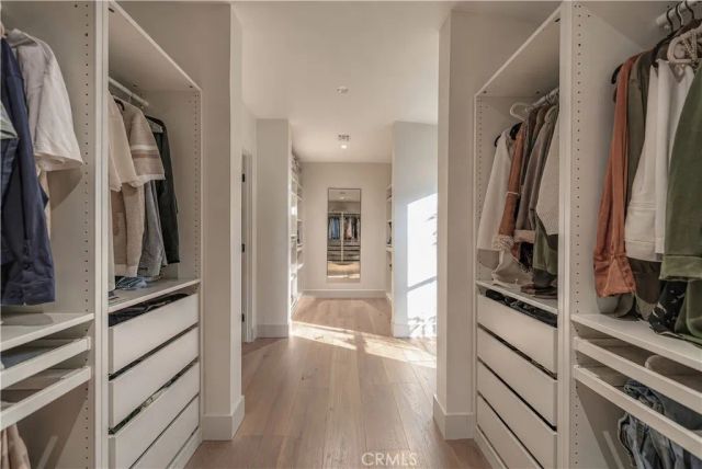 18837 Paseo Nuevo, Tarzana, CA 91356