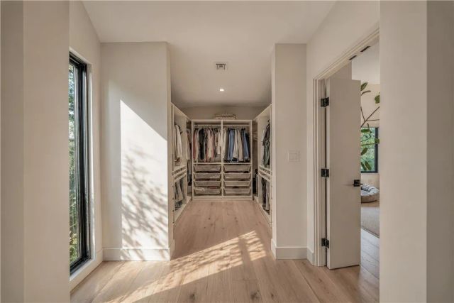 18837 Paseo Nuevo, Tarzana, CA 91356