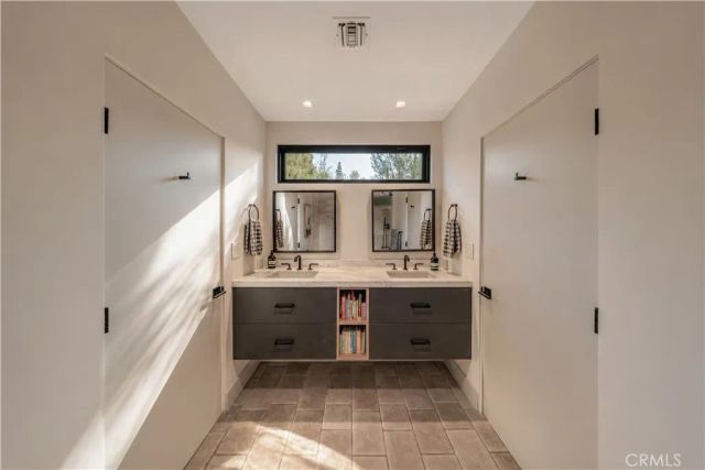 18837 Paseo Nuevo, Tarzana, CA 91356