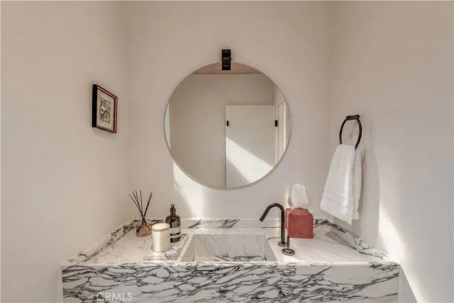 18837 Paseo Nuevo, Tarzana, CA 91356