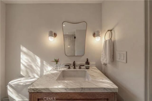 18837 Paseo Nuevo, Tarzana, CA 91356