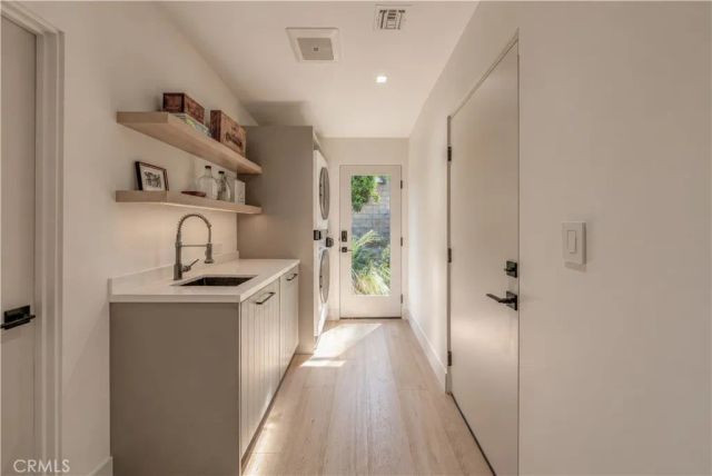 18837 Paseo Nuevo, Tarzana, CA 91356