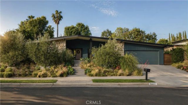 18837 Paseo Nuevo, Tarzana, CA 91356