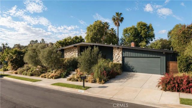 18837 Paseo Nuevo, Tarzana, CA 91356
