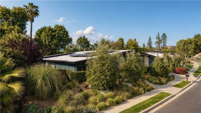 18837 Paseo Nuevo, Tarzana, CA 91356