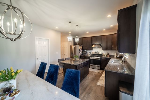561 S Stone Brook Drive, Romeoville, IL 60446