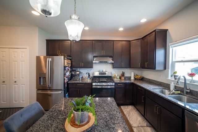 561 S Stone Brook Drive, Romeoville, IL 60446