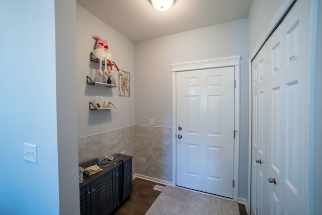 561 S Stone Brook Drive, Romeoville, IL 60446