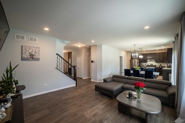 561 S Stone Brook Drive, Romeoville, IL 60446