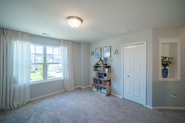 561 S Stone Brook Drive, Romeoville, IL 60446