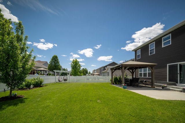 561 S Stone Brook Drive, Romeoville, IL 60446