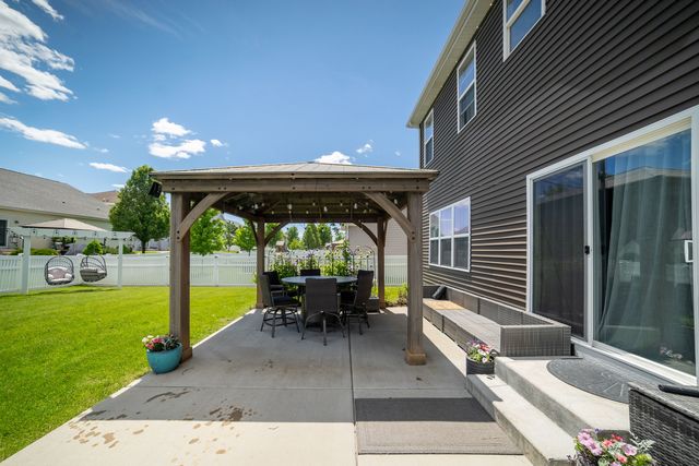 561 S Stone Brook Drive, Romeoville, IL 60446