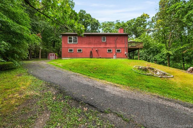 35 Moccasin View Road, Fishkill, NY 12524