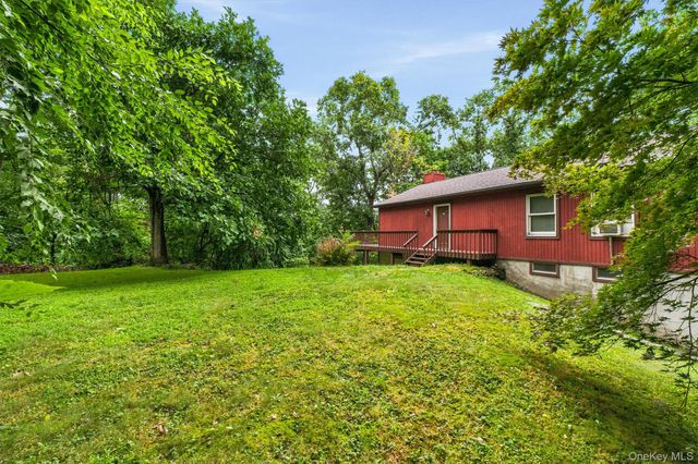 35 Moccasin View Road, Fishkill, NY 12524