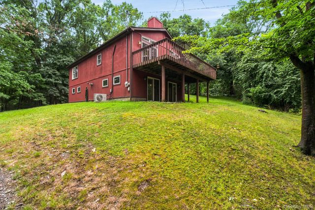 35 Moccasin View Road, Fishkill, NY 12524