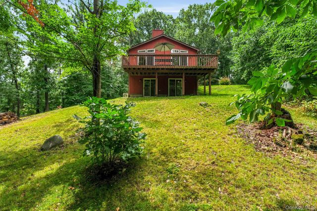 35 Moccasin View Road, Fishkill, NY 12524
