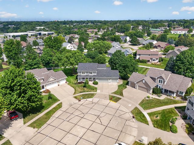 1110 Sandalwood Court SW, Altoona, IA 50009