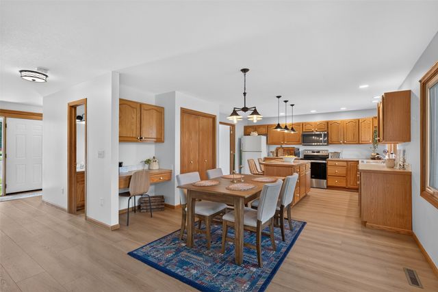 1110 Sandalwood Court SW, Altoona, IA 50009