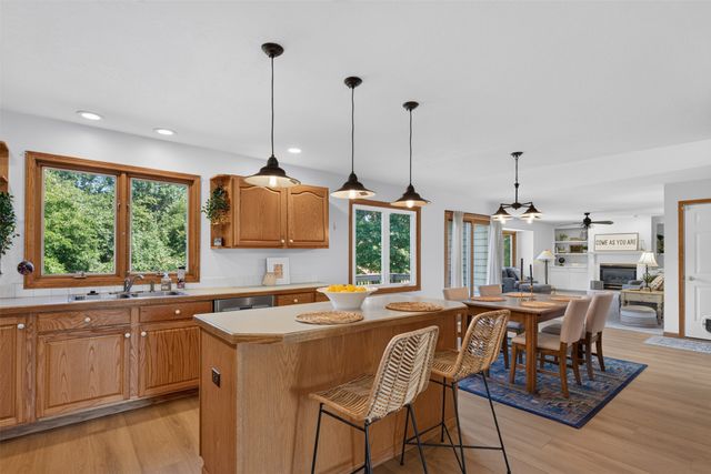 1110 Sandalwood Court SW, Altoona, IA 50009