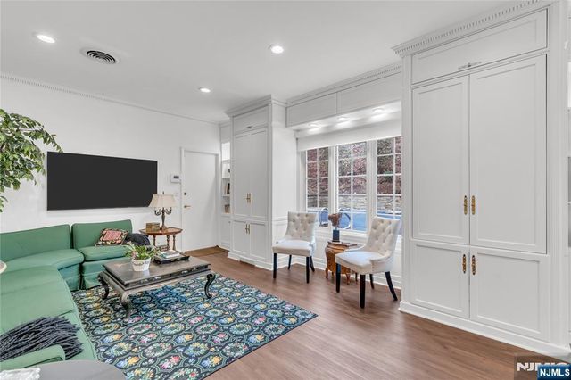 151 Kingwood Court, Little Falls, NJ 07424
