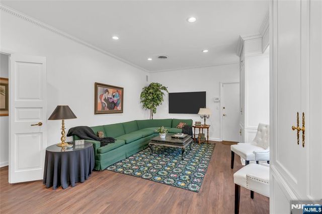 151 Kingwood Court, Little Falls, NJ 07424