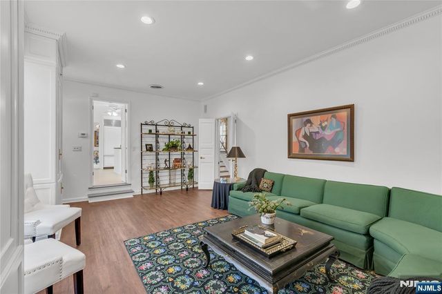 151 Kingwood Court, Little Falls, NJ 07424