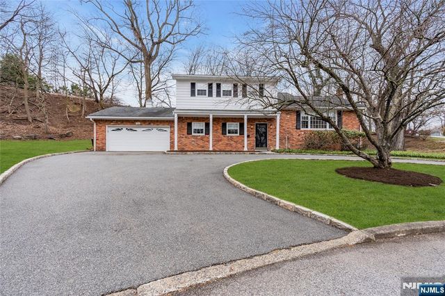151 Kingwood Court, Little Falls, NJ 07424