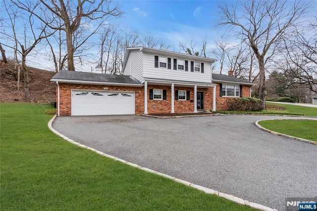 151 Kingwood Court, Little Falls, NJ 07424