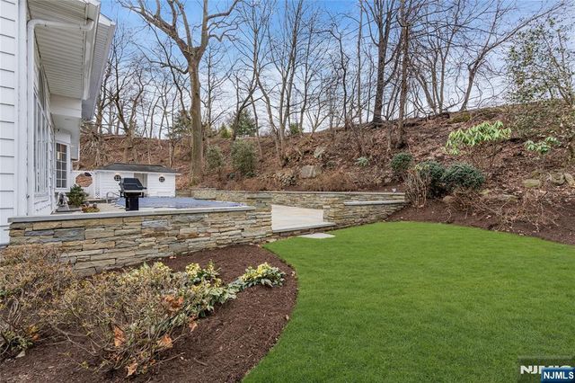 151 Kingwood Court, Little Falls, NJ 07424