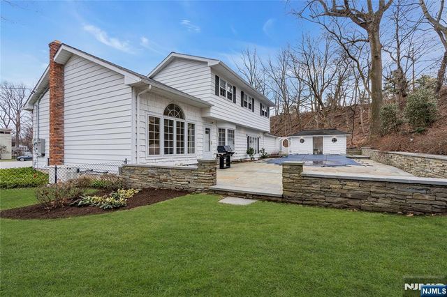 151 Kingwood Court, Little Falls, NJ 07424