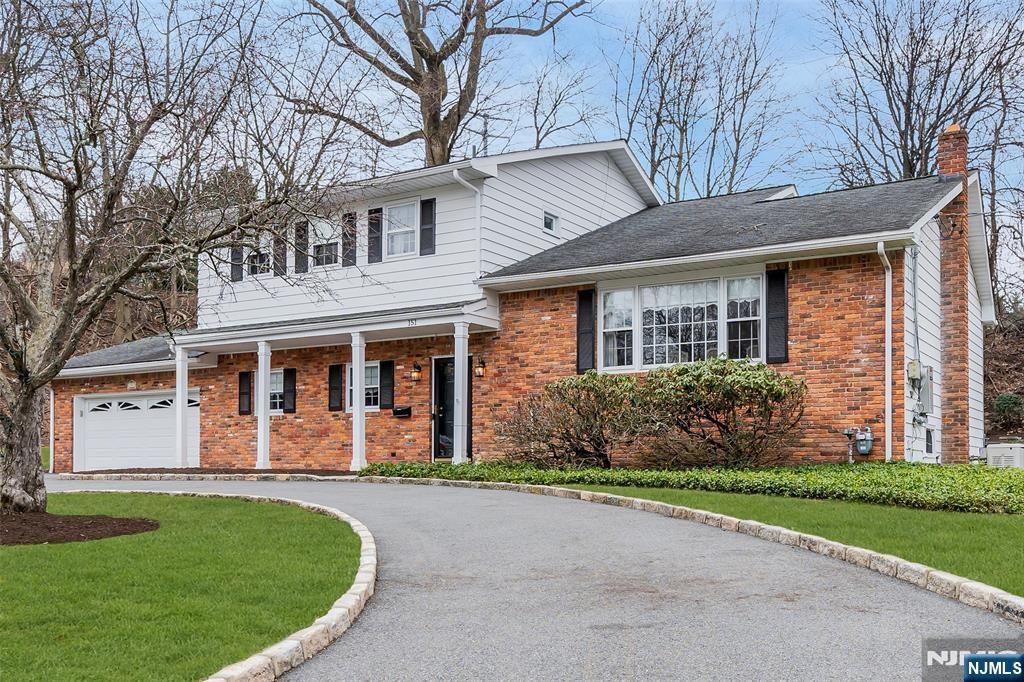 151 Kingwood Court, Little Falls, NJ 07424