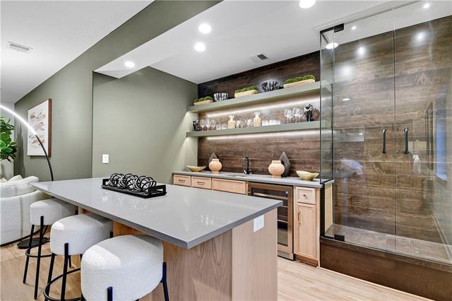 22097 W 93rd Terrace, Lenexa, KS 66220