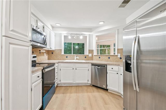22 DUNWOODY SPRINGS Drive, Atlanta, GA 30328