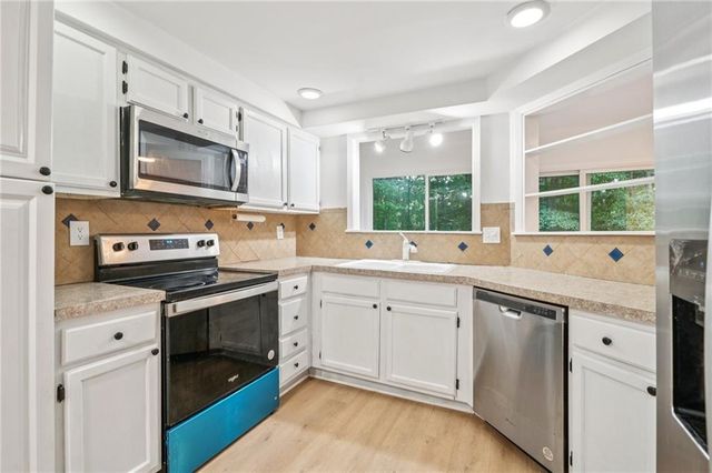 22 DUNWOODY SPRINGS Drive, Atlanta, GA 30328