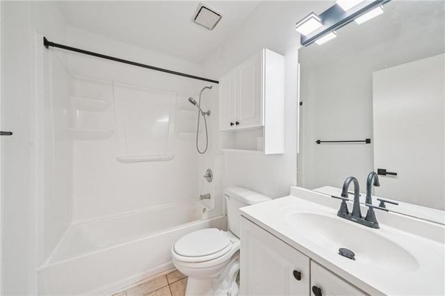 22 DUNWOODY SPRINGS Drive, Atlanta, GA 30328