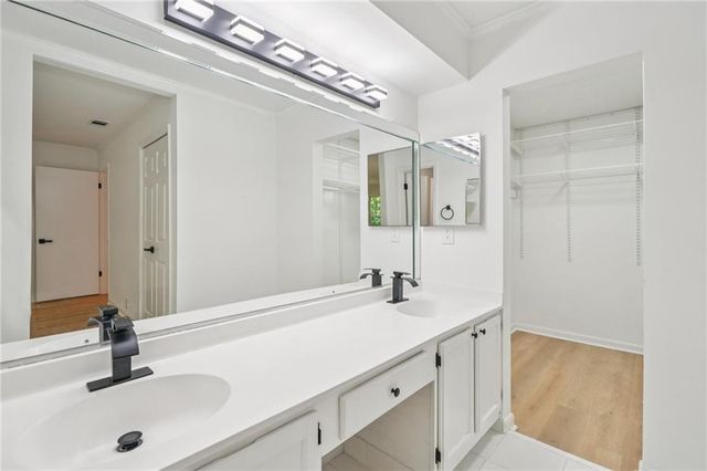 22 DUNWOODY SPRINGS Drive, Atlanta, GA 30328