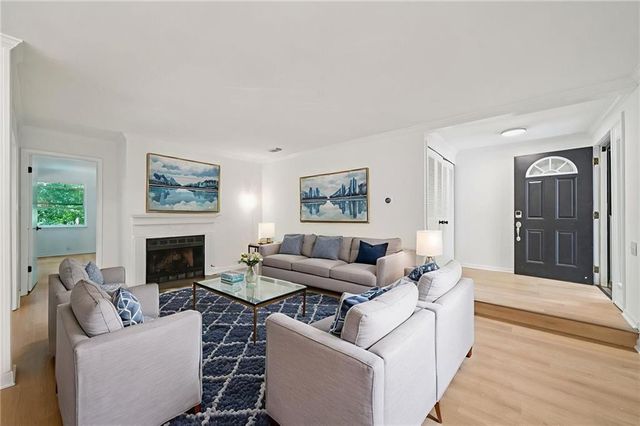 22 DUNWOODY SPRINGS Drive, Atlanta, GA 30328