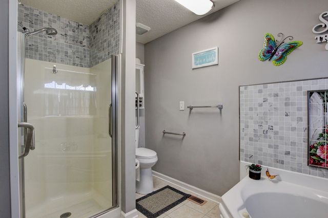 102 Gallant Ct, Clarksville, TN 37043