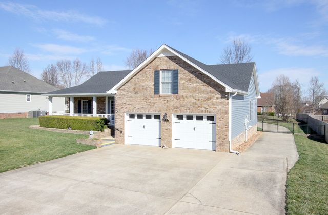 102 Gallant Ct, Clarksville, TN 37043